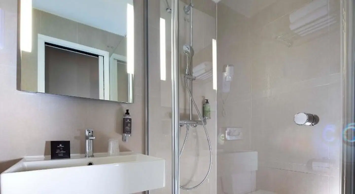 Emeraude Plaza Etoile Badezimmer