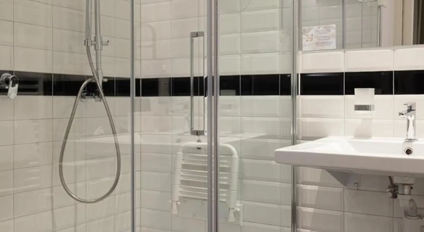 Stadt Hotel Città Badezimmer
