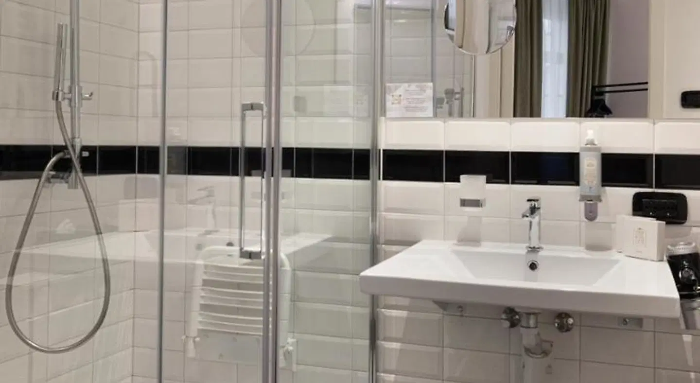 Stadt Hotel Città Badezimmer