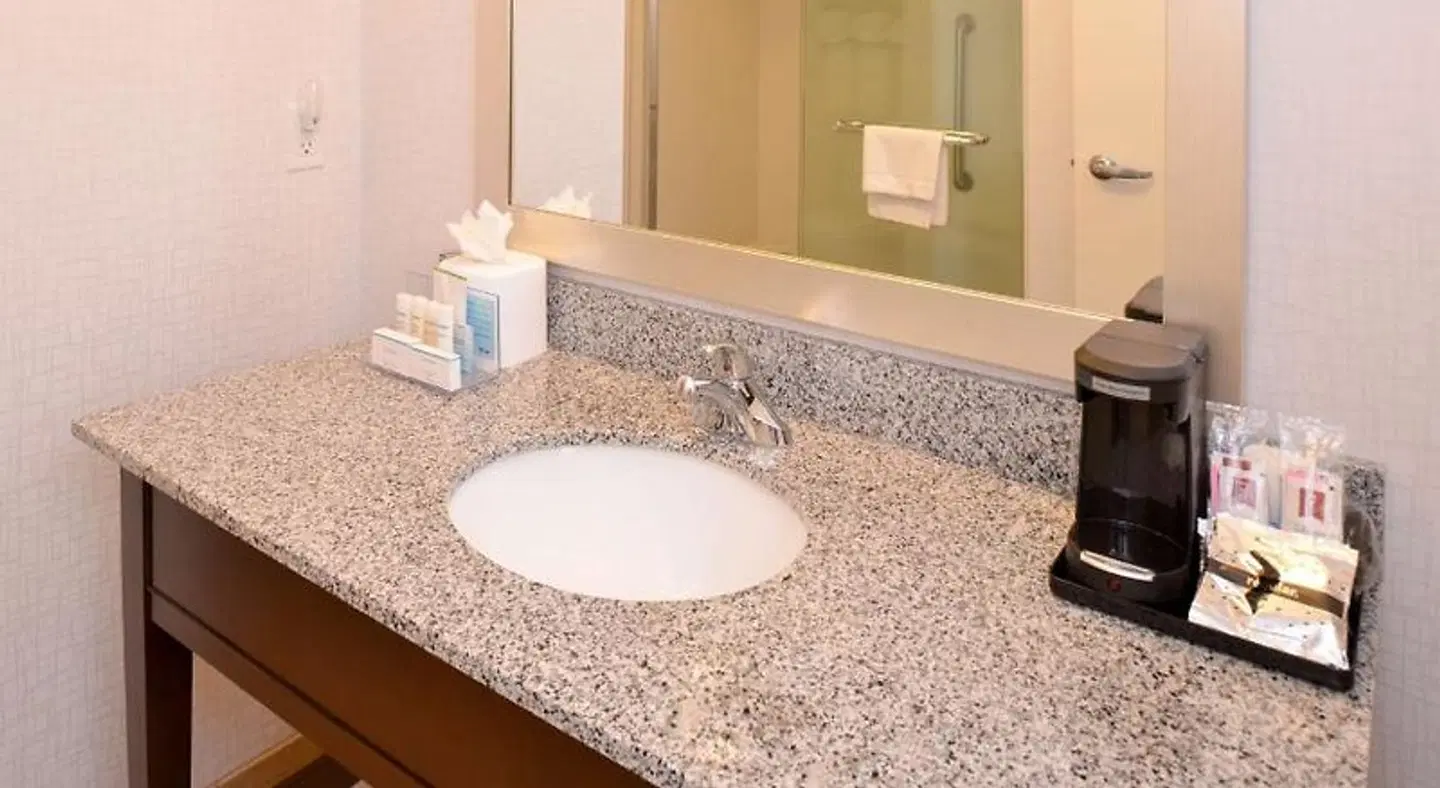 Hampton Inn Omaha Midtown-Aksarben Area Badezimmer