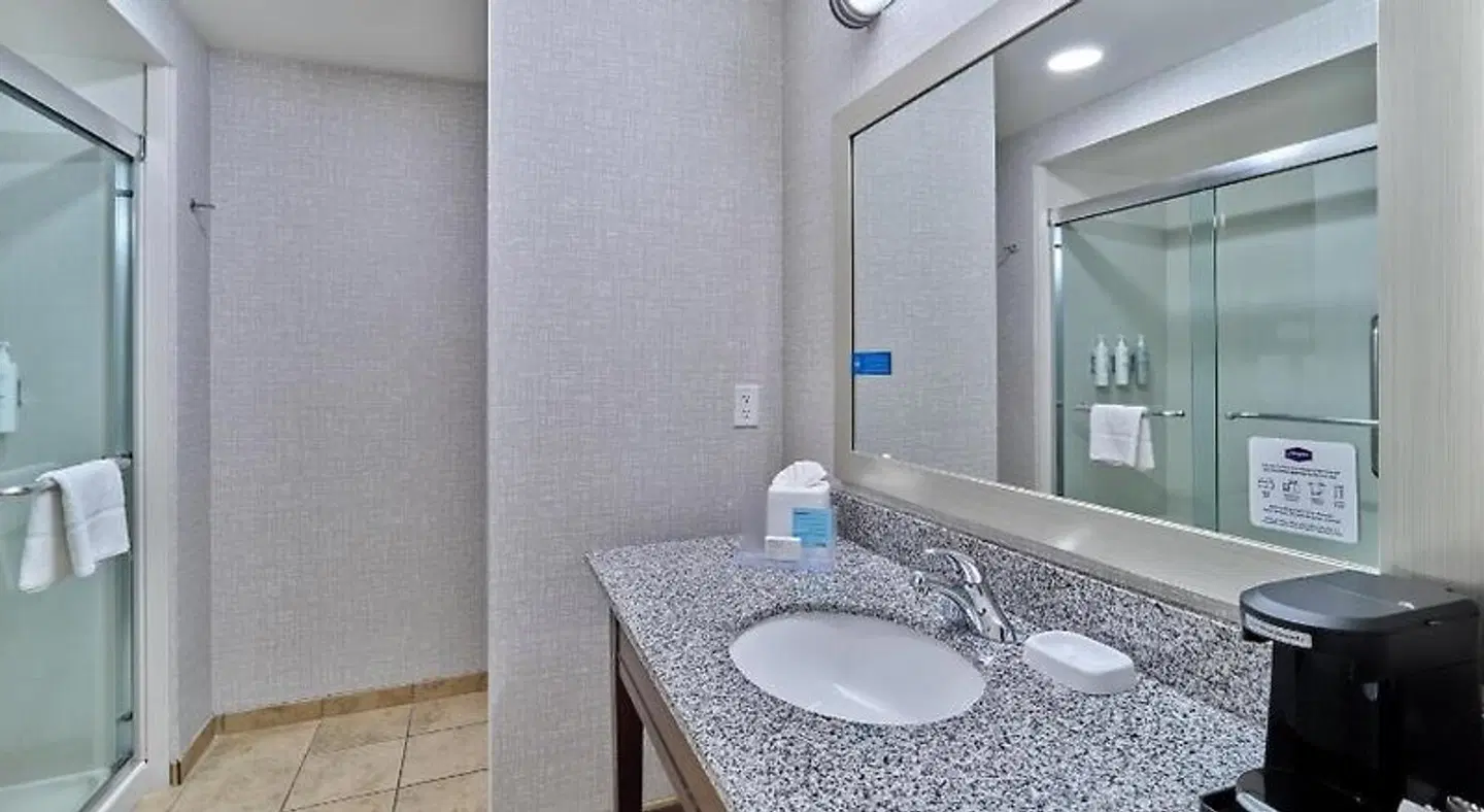 Hampton Inn Omaha Midtown-Aksarben Area Badezimmer