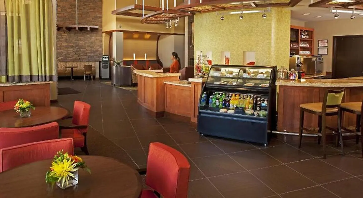 Hyatt Place Santa Fe Bar