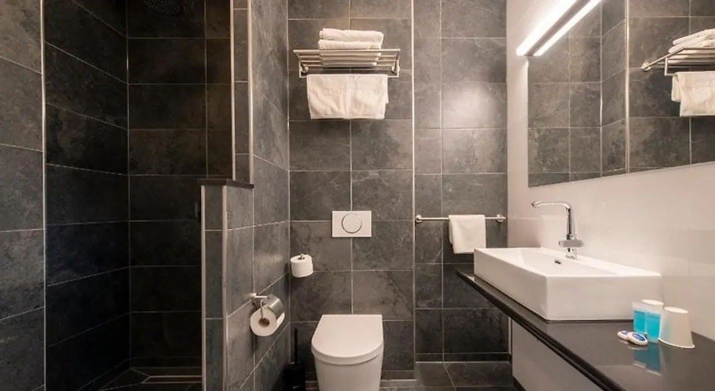 Bastion Hotel Vlaardingen Badezimmer