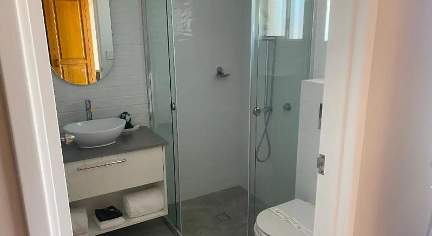 McNevins Maryborough Motel Badezimmer