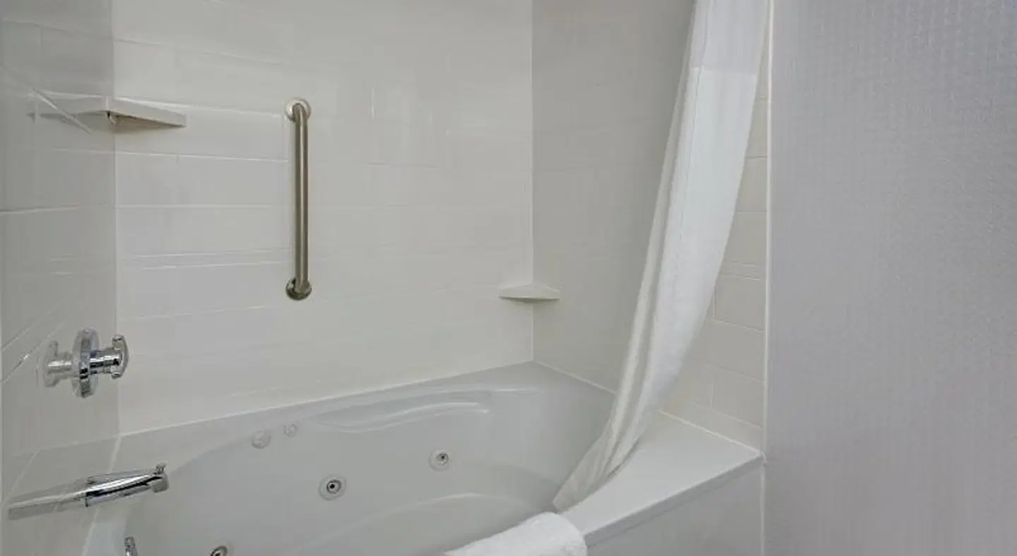Hampton Inn & Suites Augusta West Badezimmer