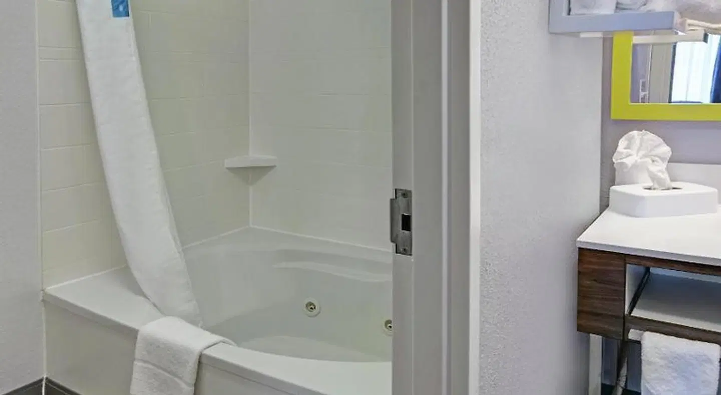 Hampton Inn & Suites Augusta West Badezimmer