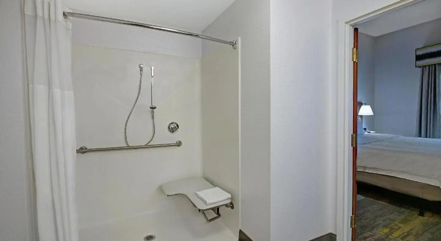 Hampton Inn & Suites Augusta West Badezimmer