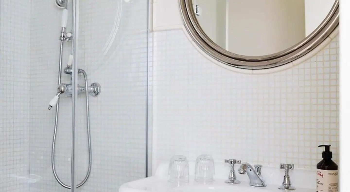 Hôtel Rochechouart Badezimmer