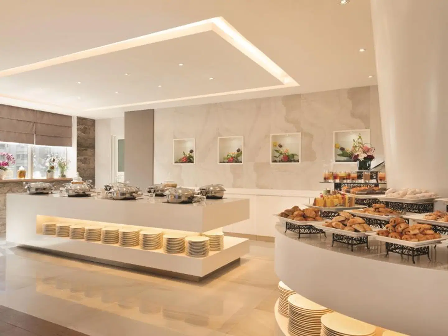 Ramada Abu Dhabi Corniche Restaurant