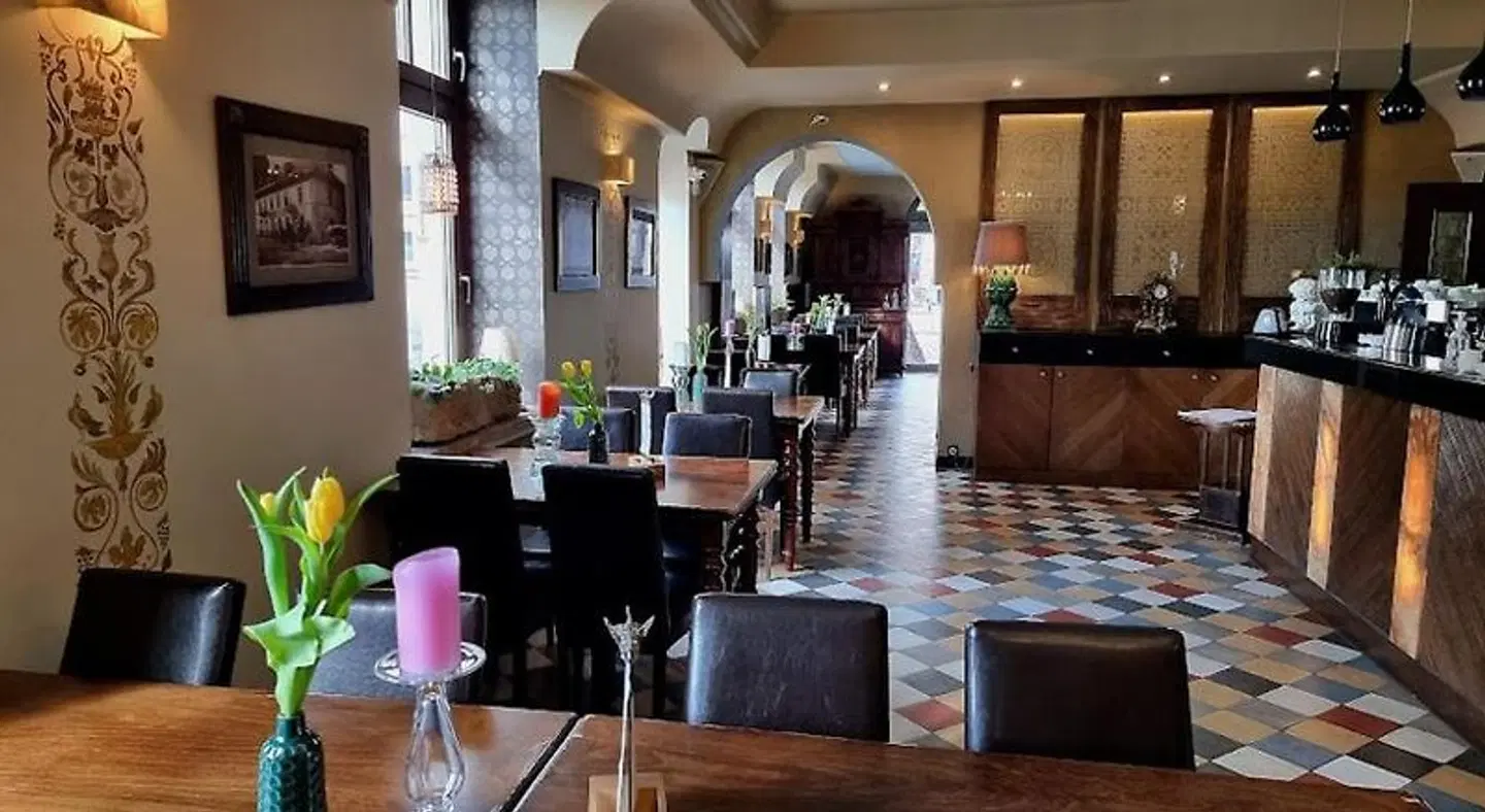 Ester Bar