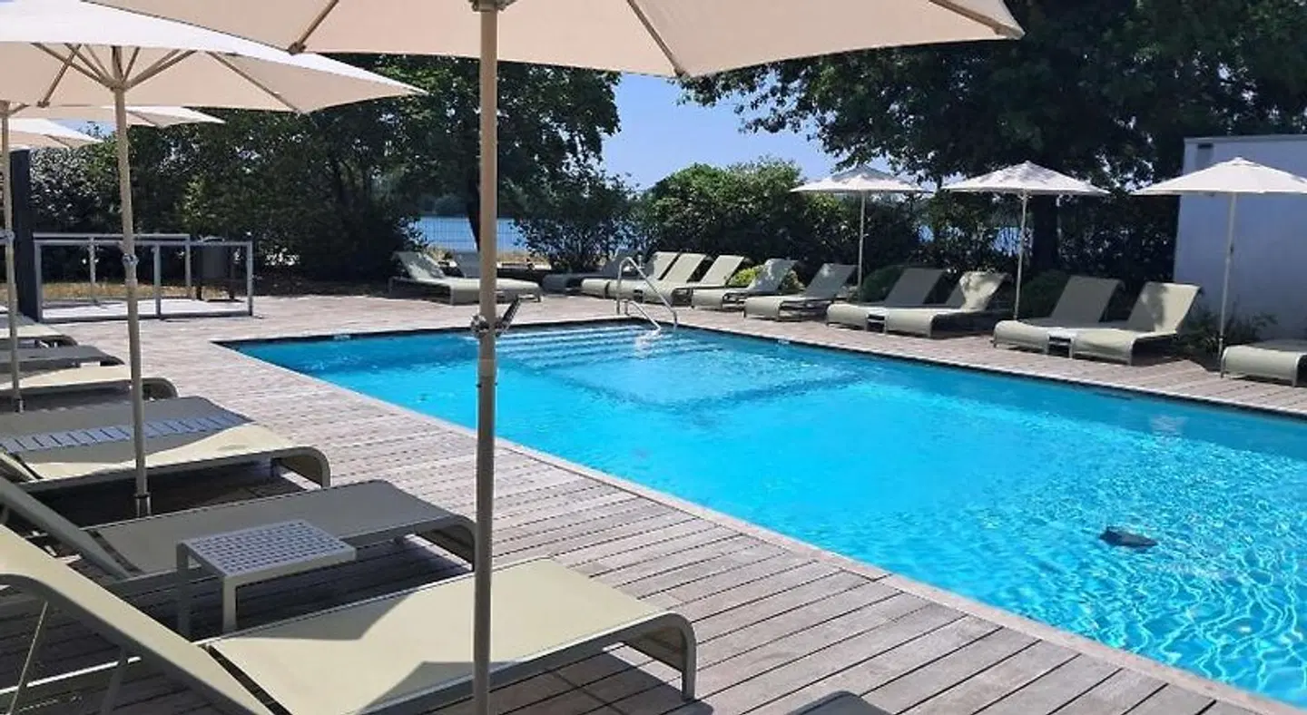 Novotel Bordeaux Lac OUTDOOR_POOL
