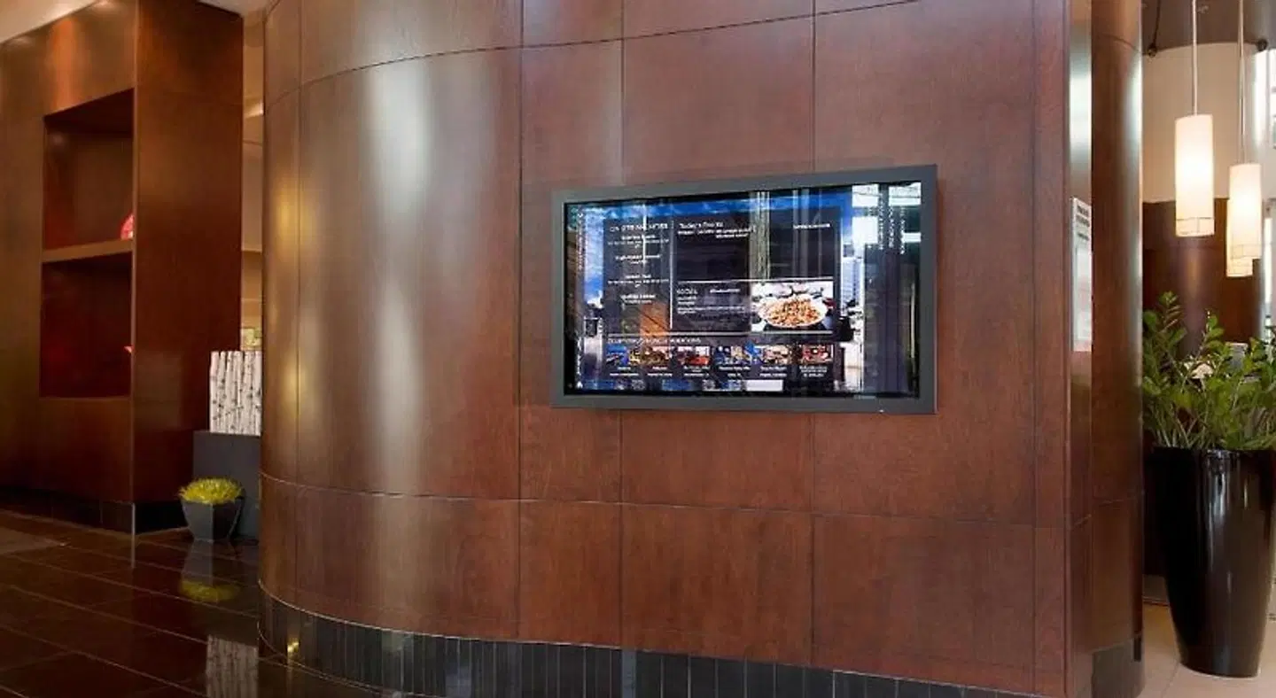 Courtyard by Marriott Montreal Downtown Bar