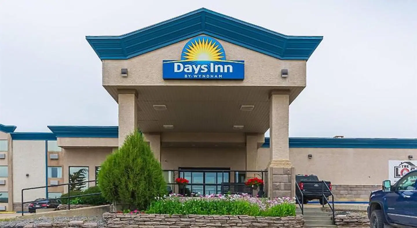 Days Inn by Wyndham Drayton Valley EXTERIOR