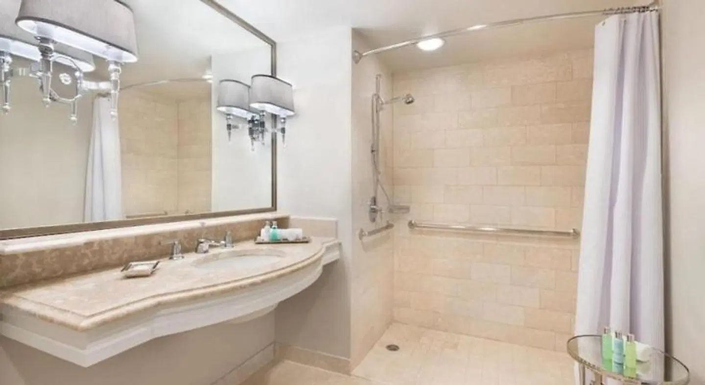 Windsor Court Hotel Badezimmer