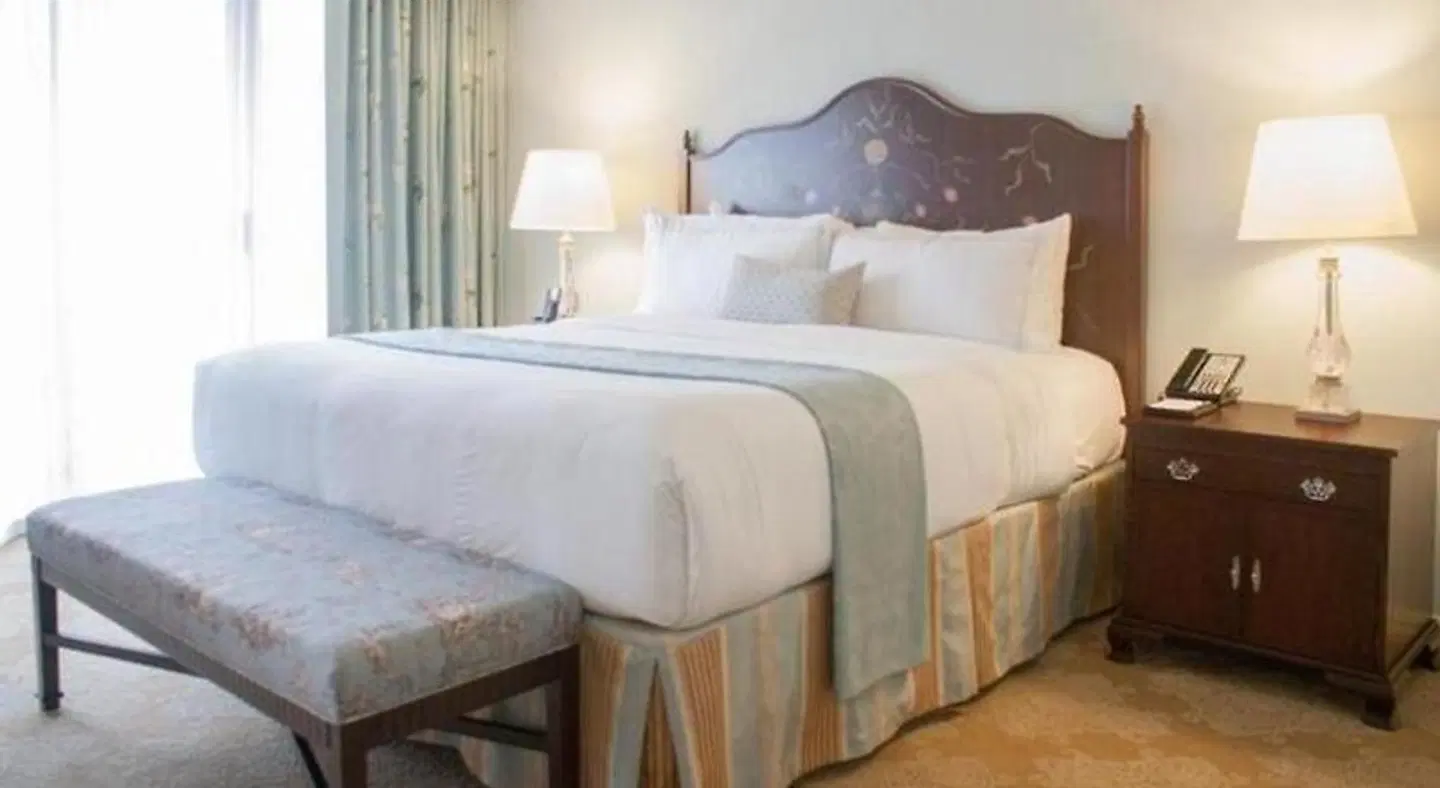 Windsor Court Hotel ROOM_EXAMPLE