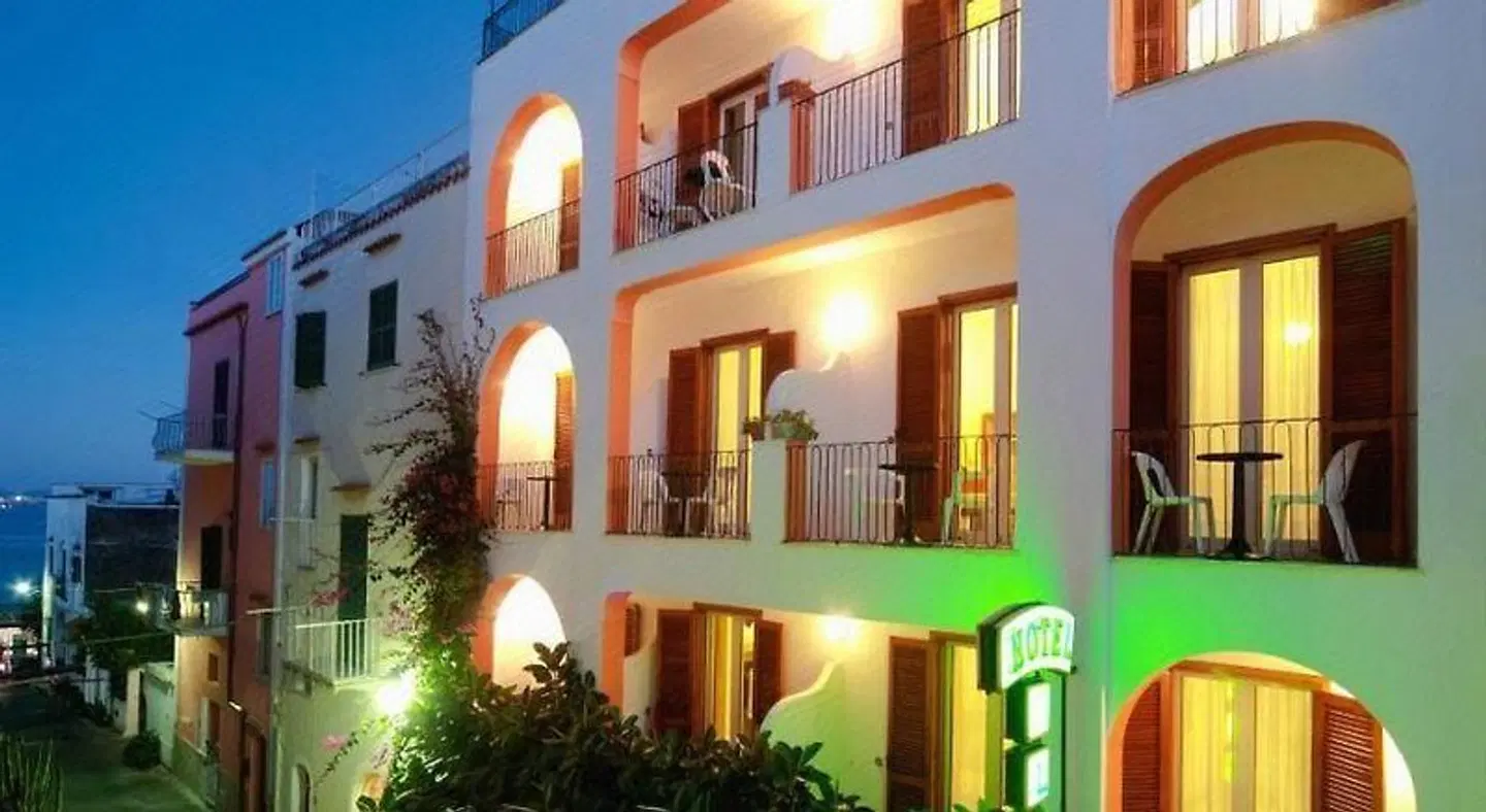 Ulisse EXTERIOR