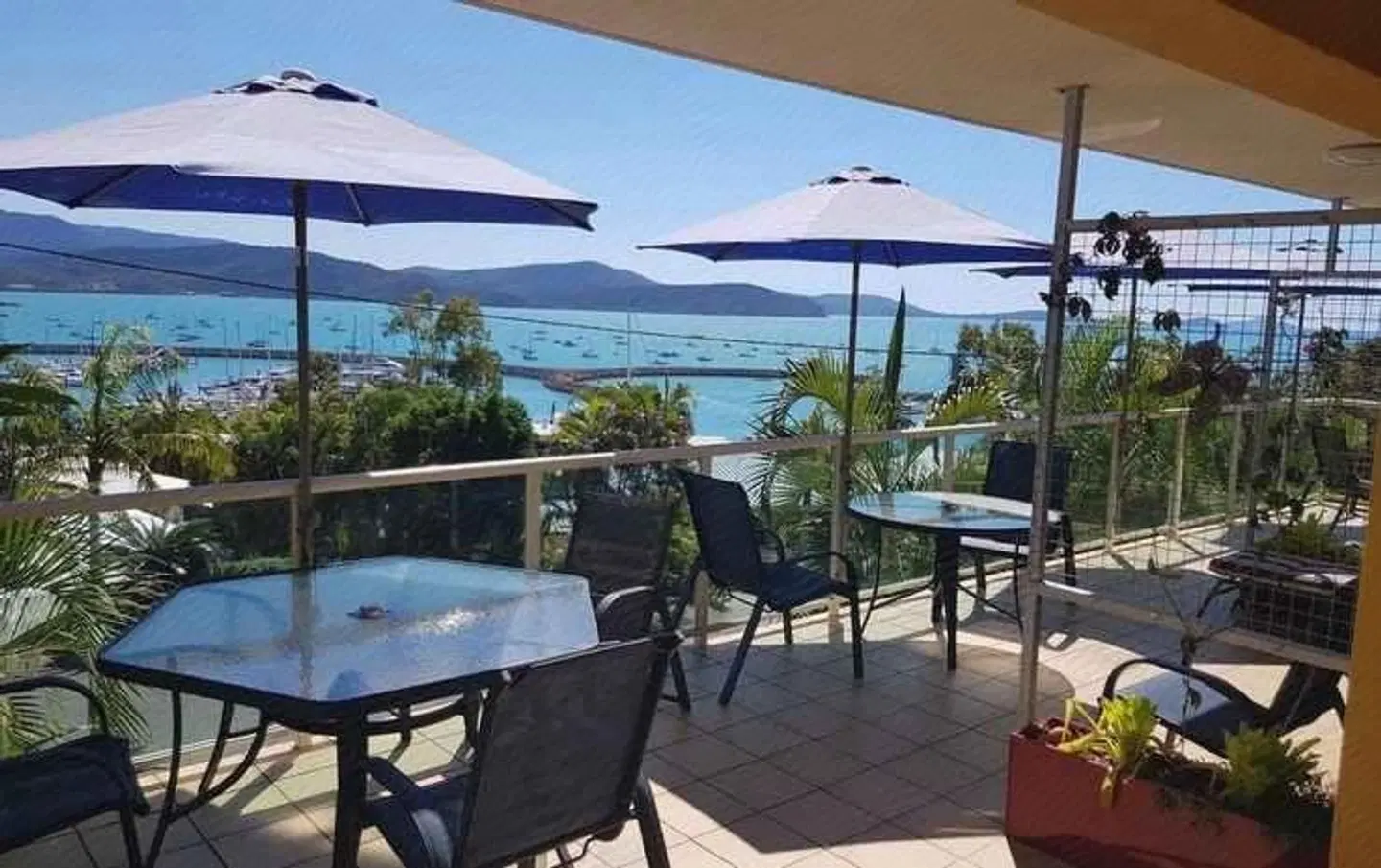 Sunlit Waters Studio Apartments Terrasse