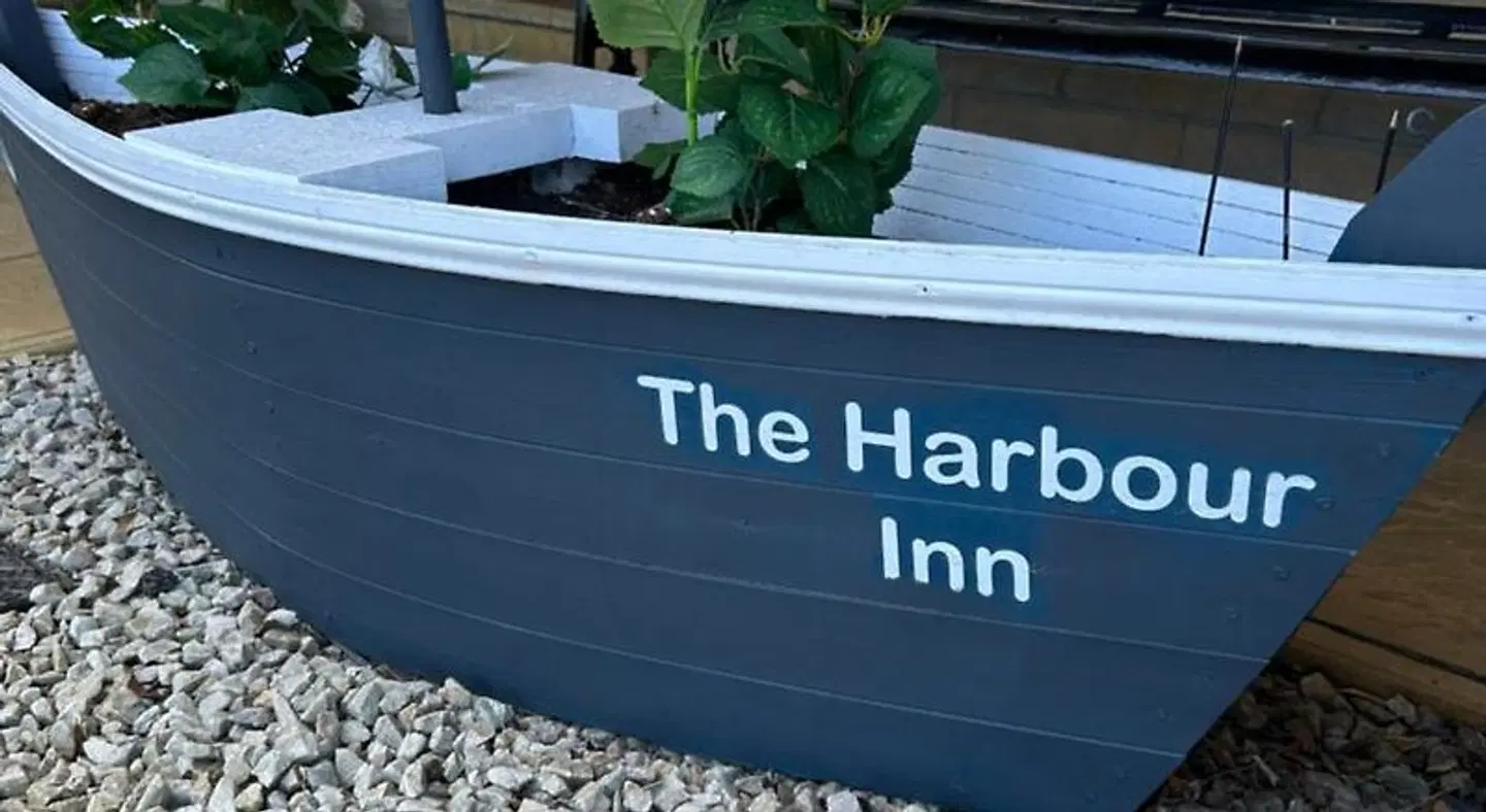 The Harbour Inn EXTERIOR