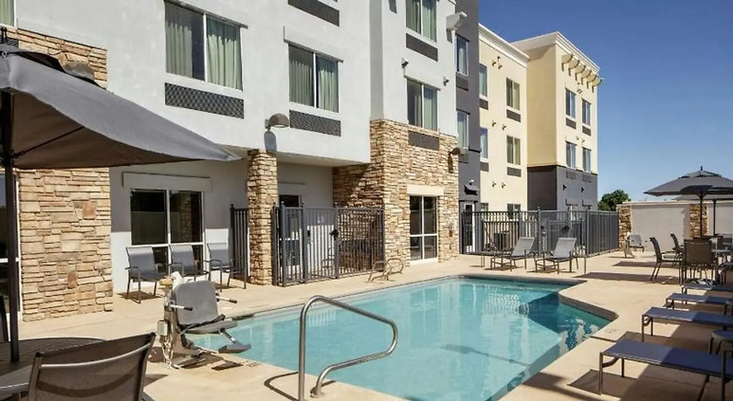 Fairfield by Marriott Inn & Suites Clovis OUTDOOR_POOL