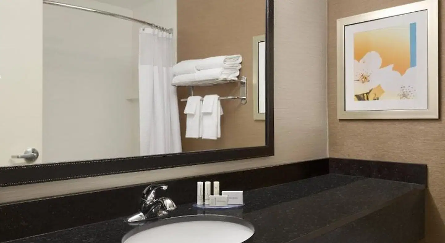 Fairfield by Marriott Inn & Suites Colorado Springs Air Force Academy Badezimmer