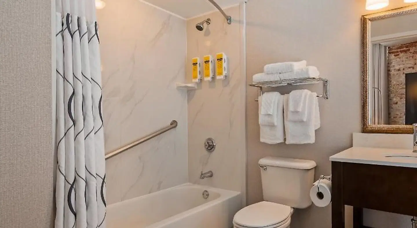 Best Western Plus St. Christopher Hotel Badezimmer