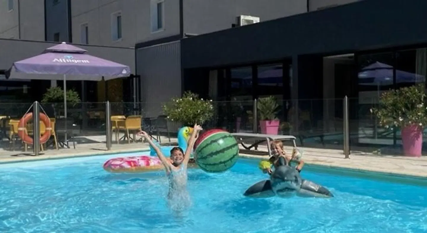 ibis Styles Cognac OUTDOOR_POOL