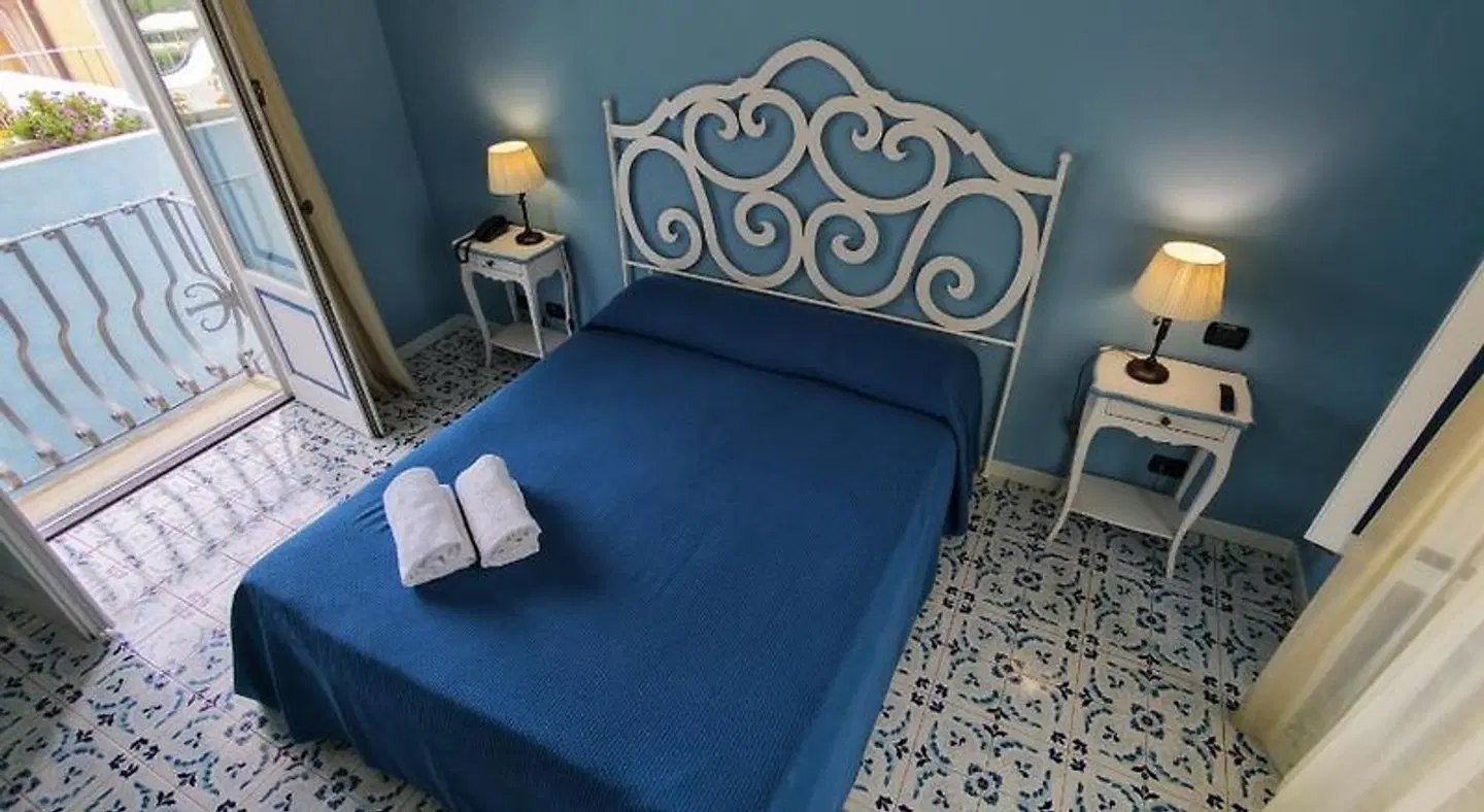 Bougainville ROOM_EXAMPLE