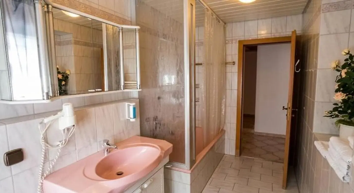 Waldblick Badezimmer