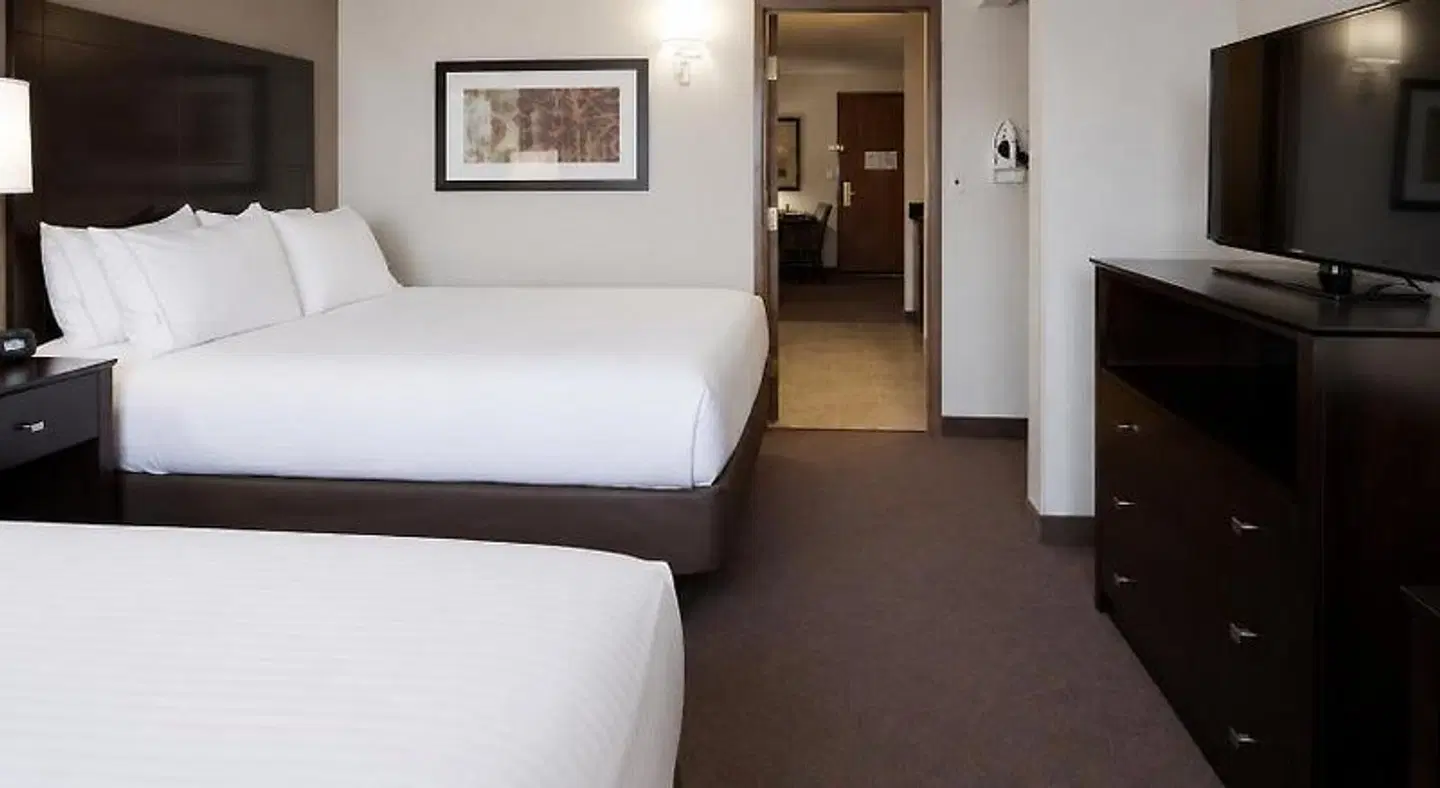 Holiday Inn Express & Suites Bloomington West by IHG ROOM_EXAMPLE