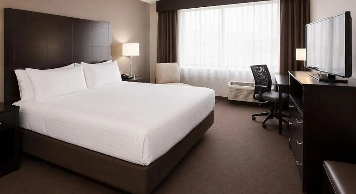 Holiday Inn Express & Suites Bloomington West by IHG ROOM_EXAMPLE