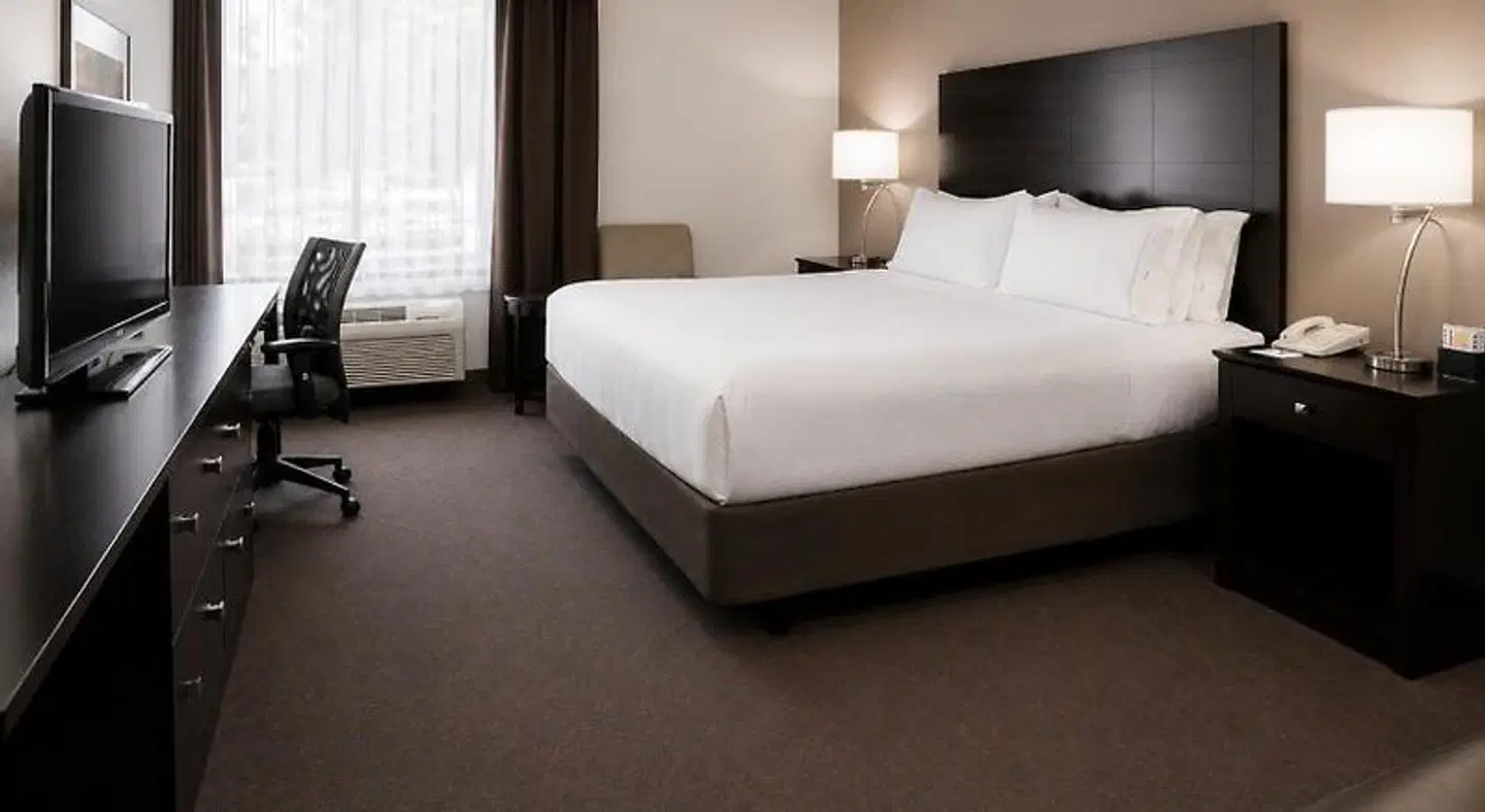 Holiday Inn Express & Suites Bloomington West by IHG ROOM_EXAMPLE