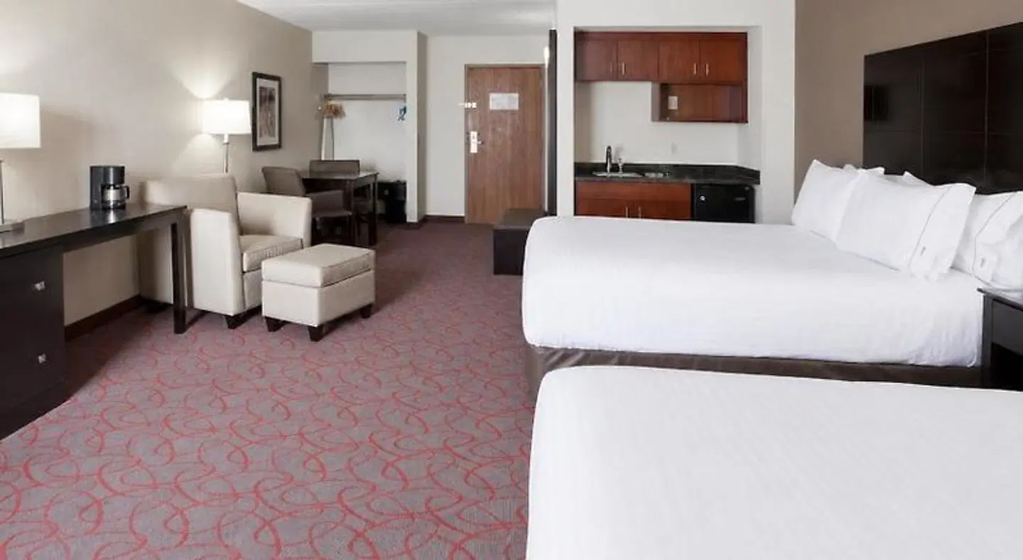 Holiday Inn Express & Suites Bloomington West by IHG ROOM_EXAMPLE