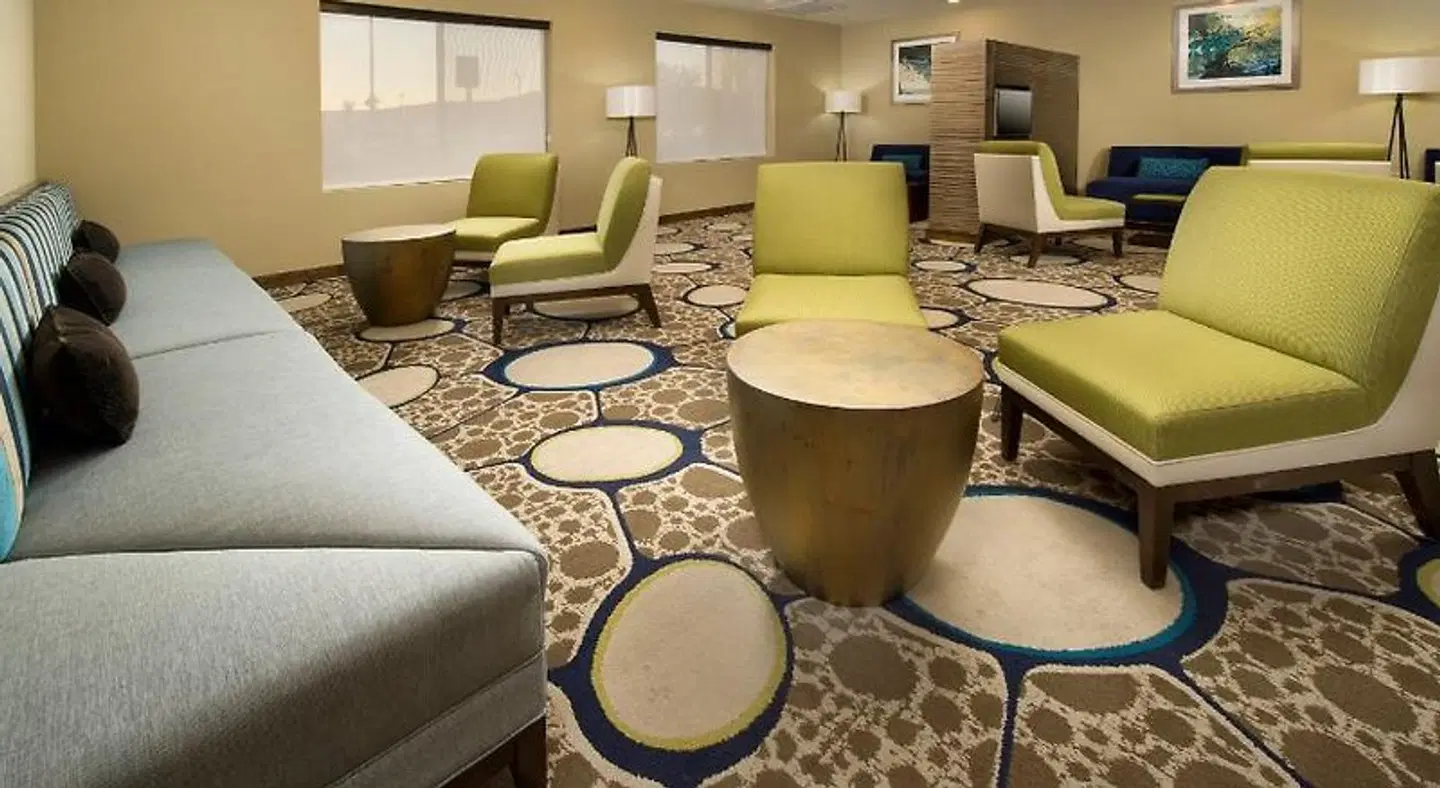 Holiday Inn El Paso Airport by IHG LOUNGE_LOBBY