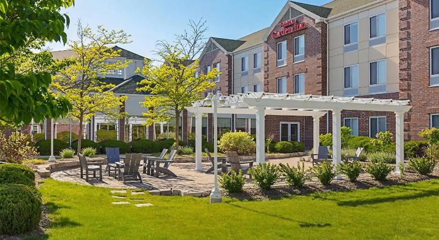 Hilton Garden Inn Milwaukee Northwest Conference Center EXTERIOR