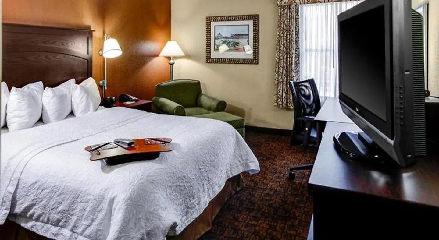 Hampton Inn Baltimore/BWI Airport ROOM_EXAMPLE