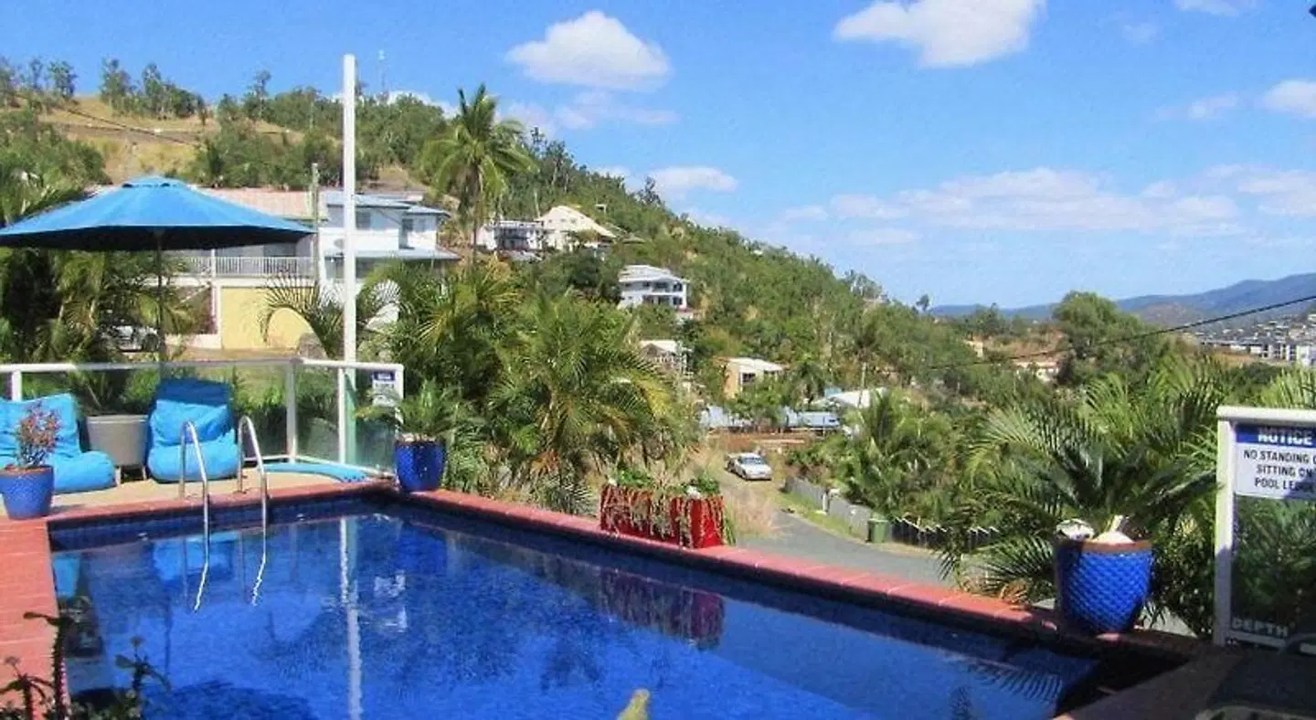Sunlit Waters Studio Apartments OUTDOOR_POOL