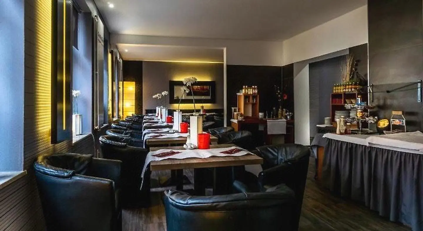 SL'otel Das Stadthotel Bar