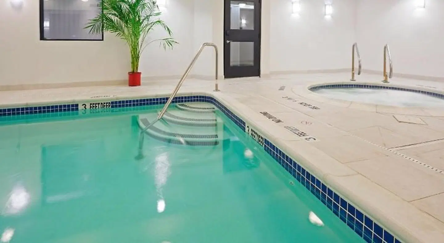 Holiday Inn Express Fishkill-Mid Hudson Valley by IHG Hallenbad