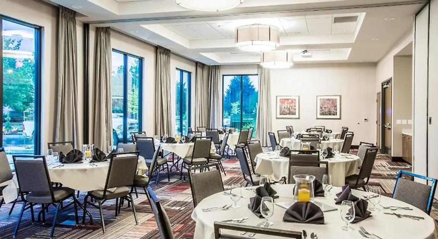 Holiday Inn Hillsboro by IHG Restaurant