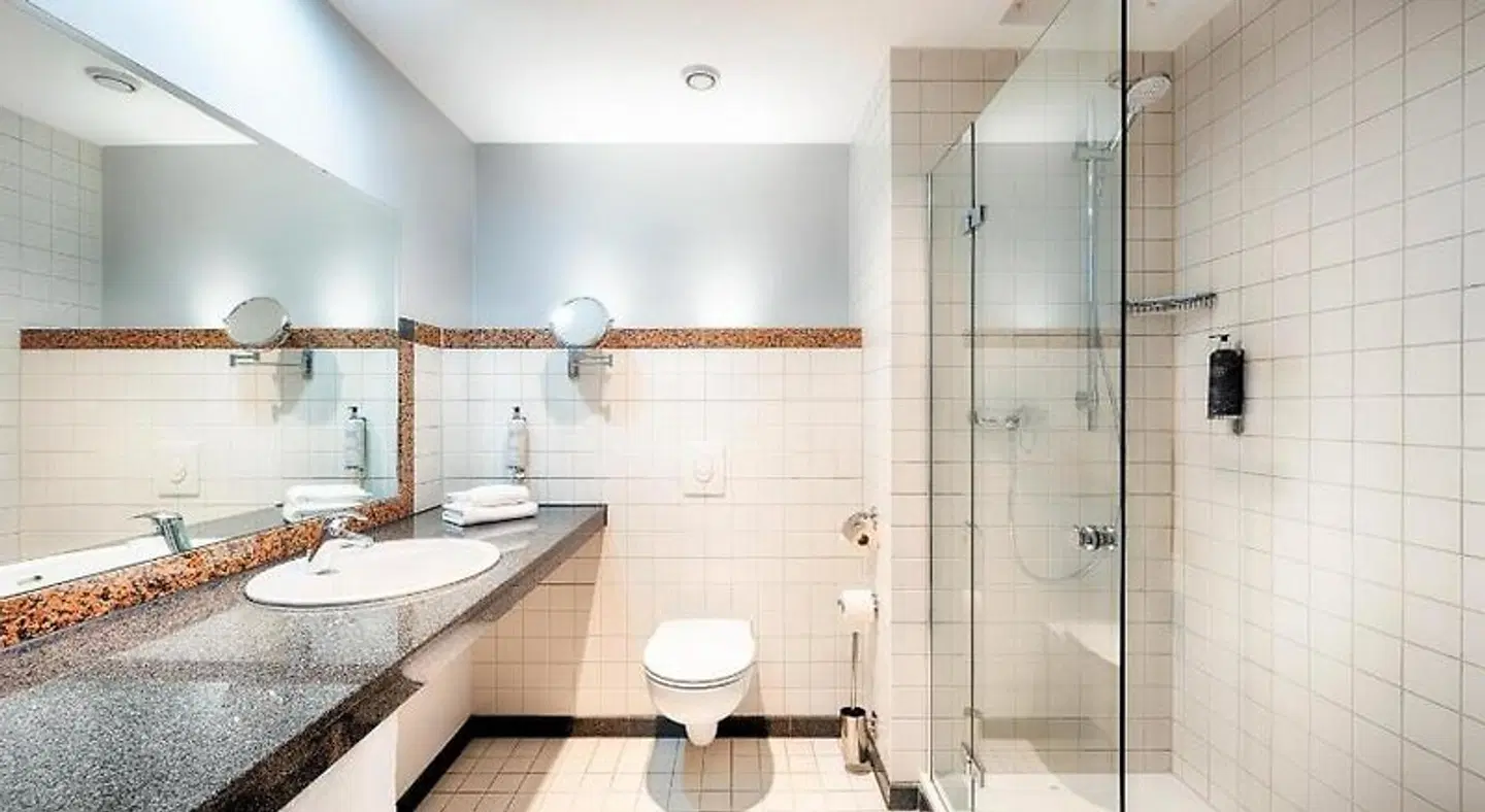 Premier Inn Köln City Mediapark Badezimmer