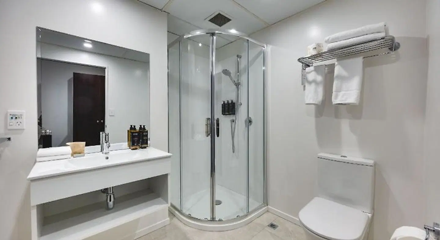Mercure Wellington Abel Tasman Badezimmer