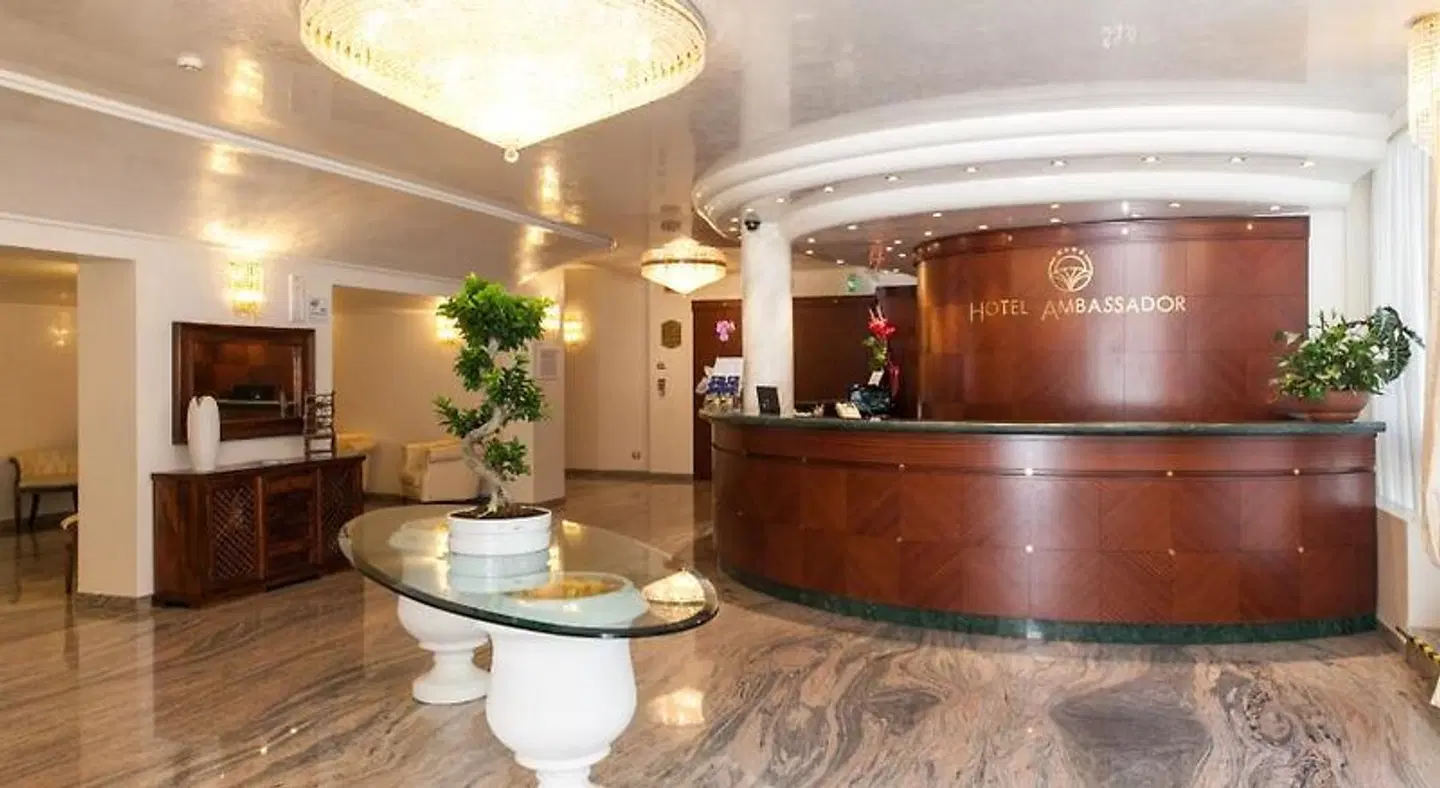 Ambassador LOUNGE_LOBBY