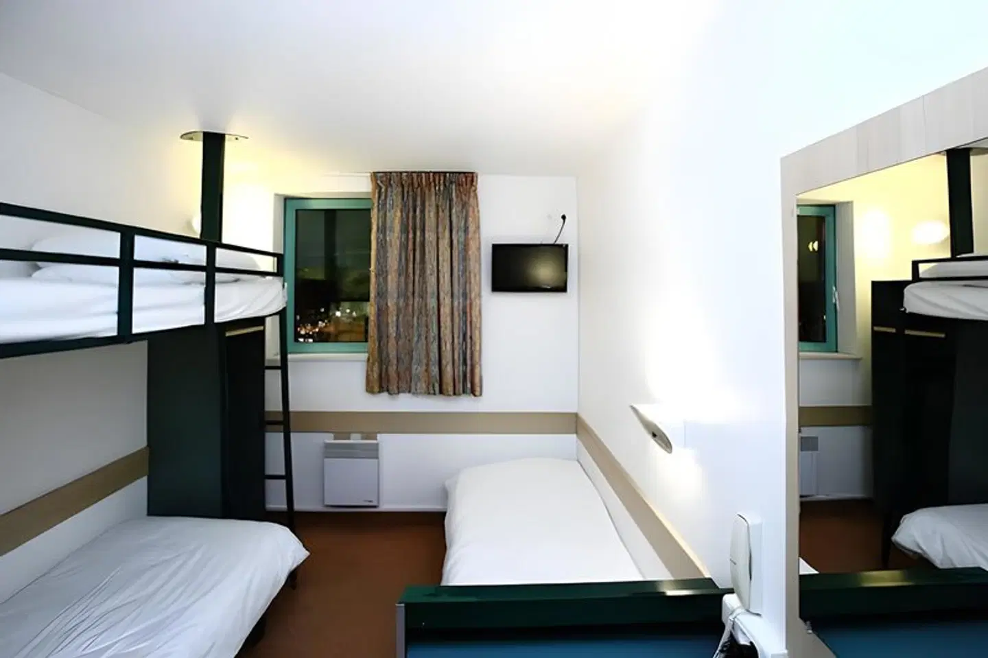 Hôtel Reseda ROOM_EXAMPLE