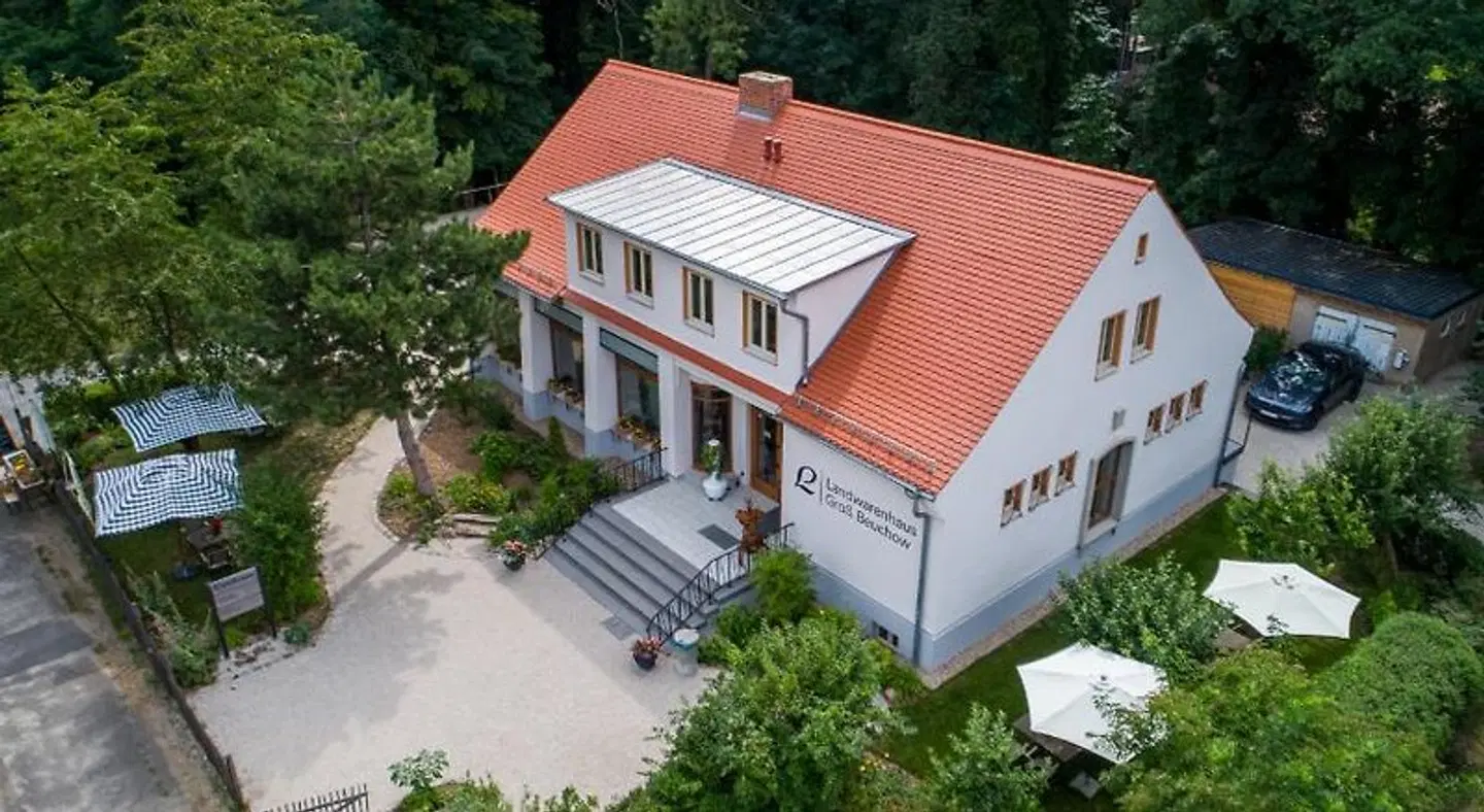 Schloss Beuchow EXTERIOR