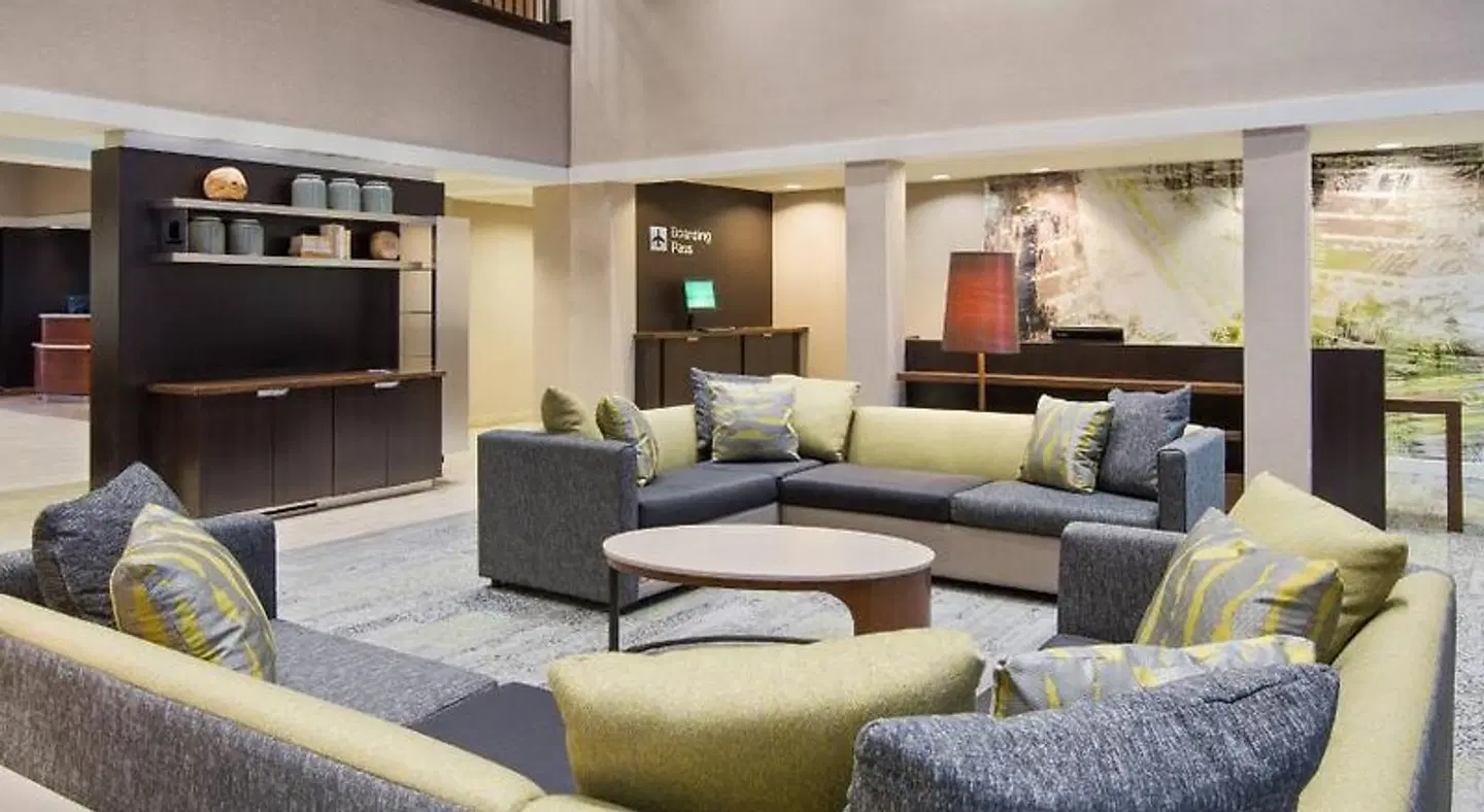 Courtyard by Marriott Springfield Airport LOUNGE_LOBBY