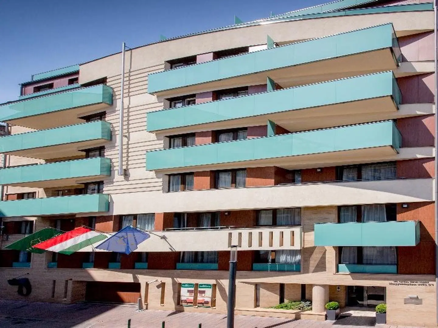 Escala Hotel & Suites EXTERIOR