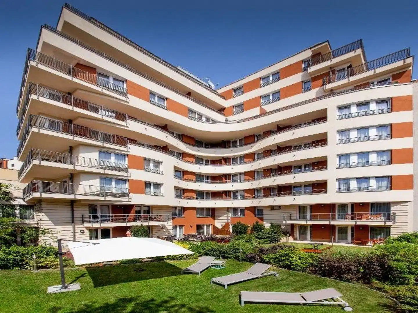 Escala Hotel & Suites Aussenansicht