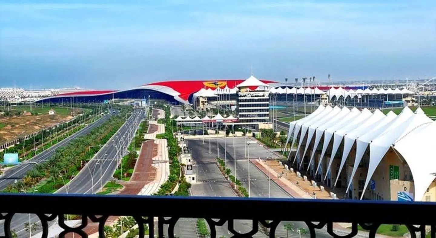 Yas Plaza Marina Lobby