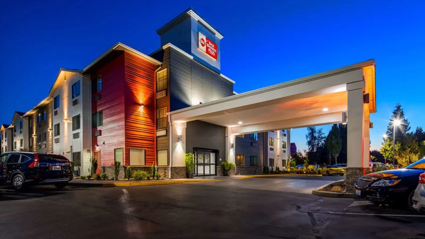 Best Western Plus Portland Airport Hotel & Suites EXTERIOR