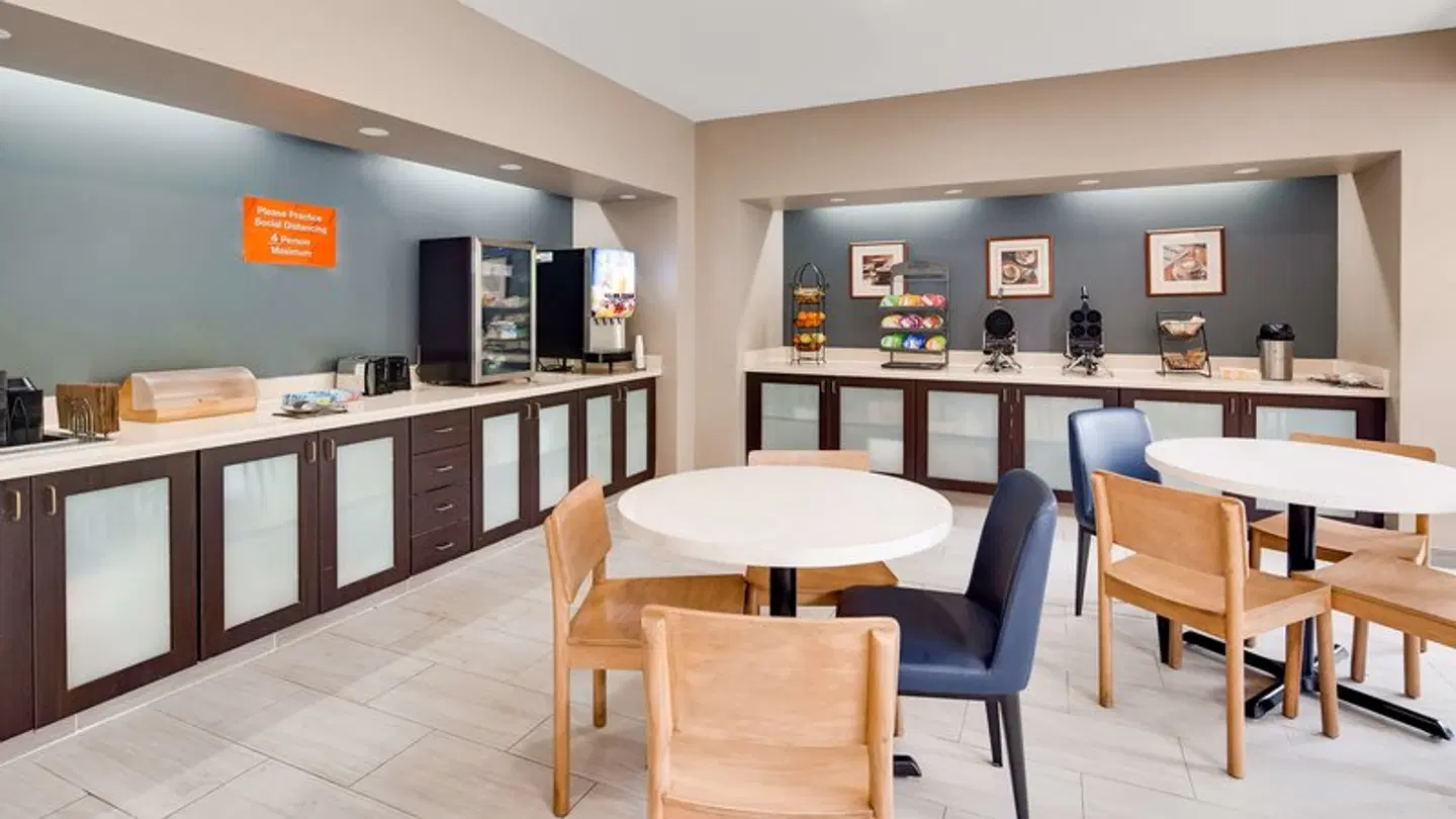 Best Western Plus Augusta North Inn & Suites Bar